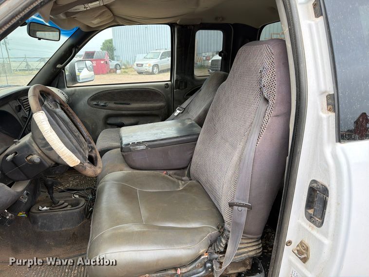 image for item ER1908 2001 Dodge Ram 2500 Ext. Cab pickup truck