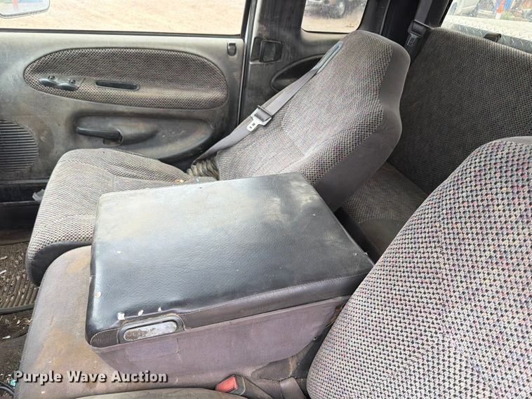 image for item ER1908 2001 Dodge Ram 2500 Ext. Cab pickup truck