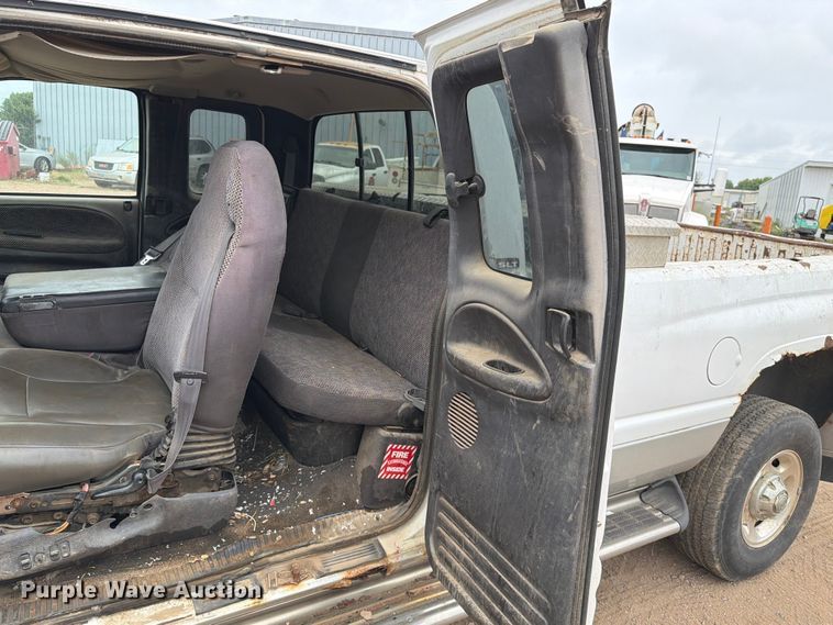 image for item ER1908 2001 Dodge Ram 2500 Ext. Cab pickup truck