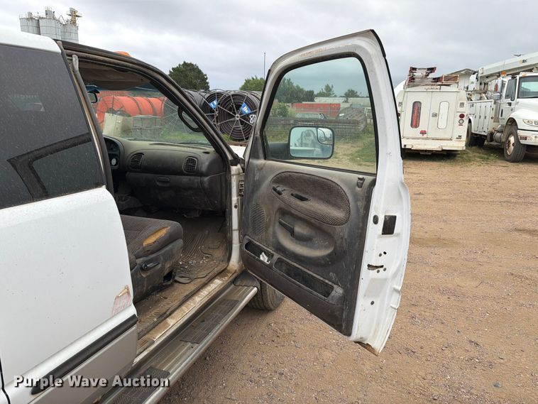 image for item ER1908 2001 Dodge Ram 2500 Ext. Cab pickup truck