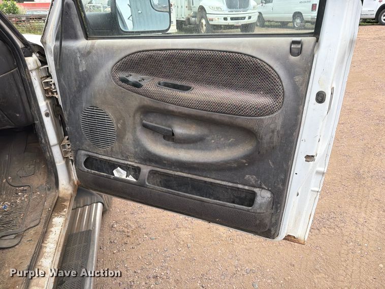image for item ER1908 2001 Dodge Ram 2500 Ext. Cab pickup truck