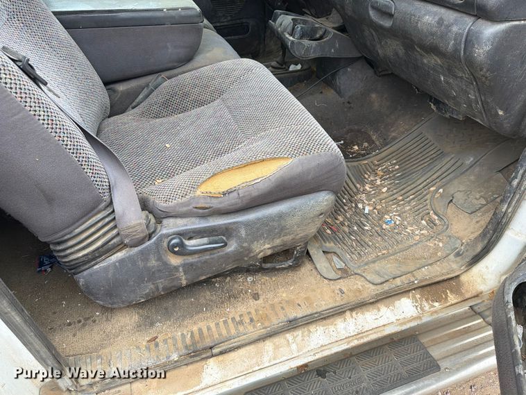 image for item ER1908 2001 Dodge Ram 2500 Ext. Cab pickup truck