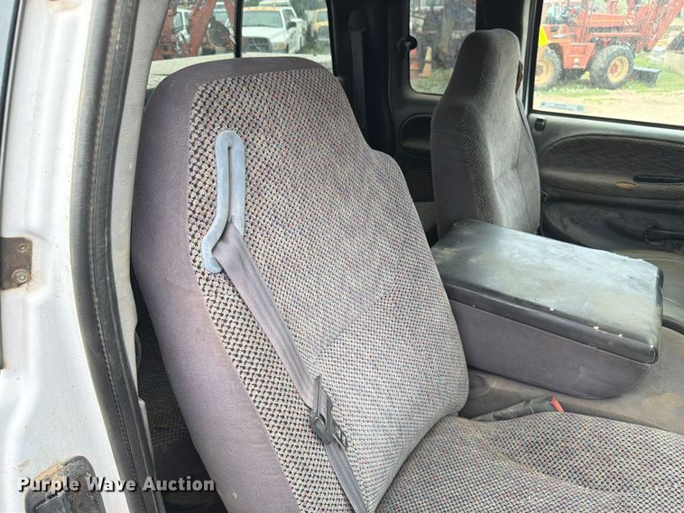 image for item ER1908 2001 Dodge Ram 2500 Ext. Cab pickup truck
