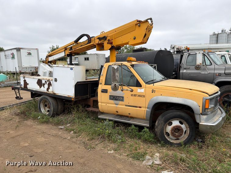 image for item ER1913 1994 GMC 3500HD bucket truck