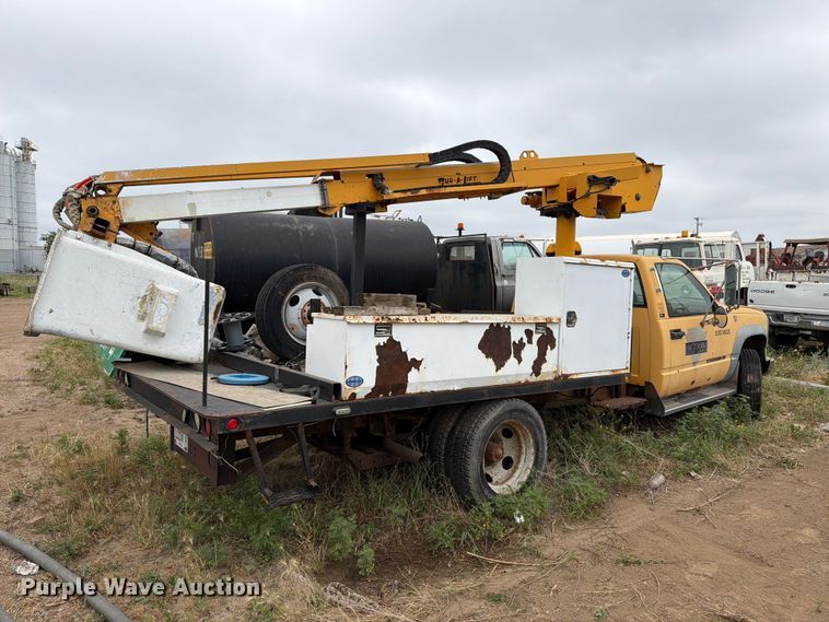 image for item ER1913 1994 GMC 3500HD bucket truck