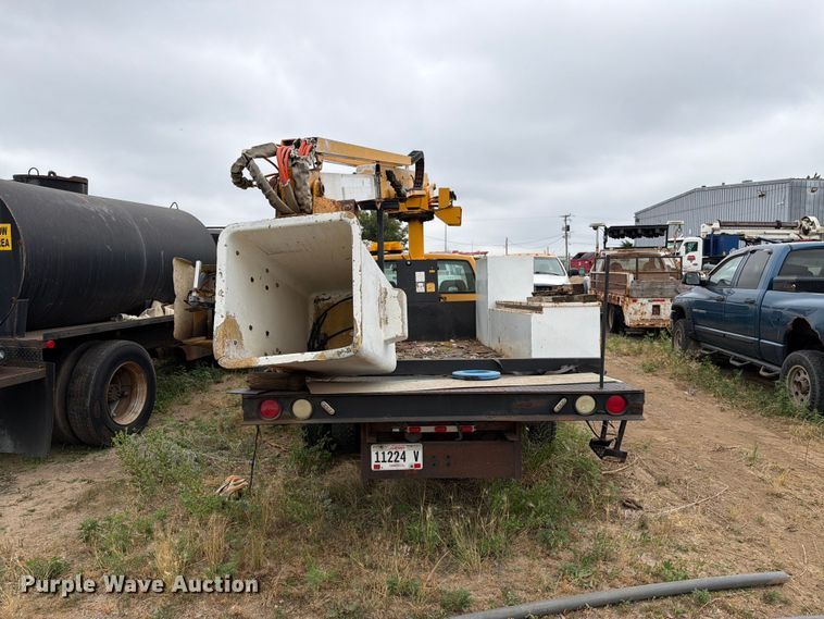 image for item ER1913 1994 GMC 3500HD bucket truck