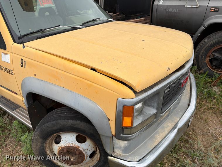 image for item ER1913 1994 GMC 3500HD bucket truck