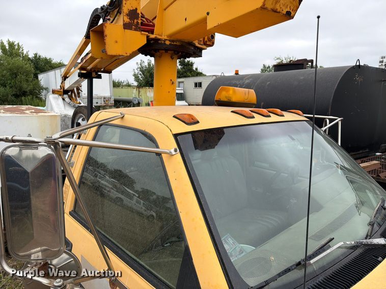 image for item ER1913 1994 GMC 3500HD bucket truck