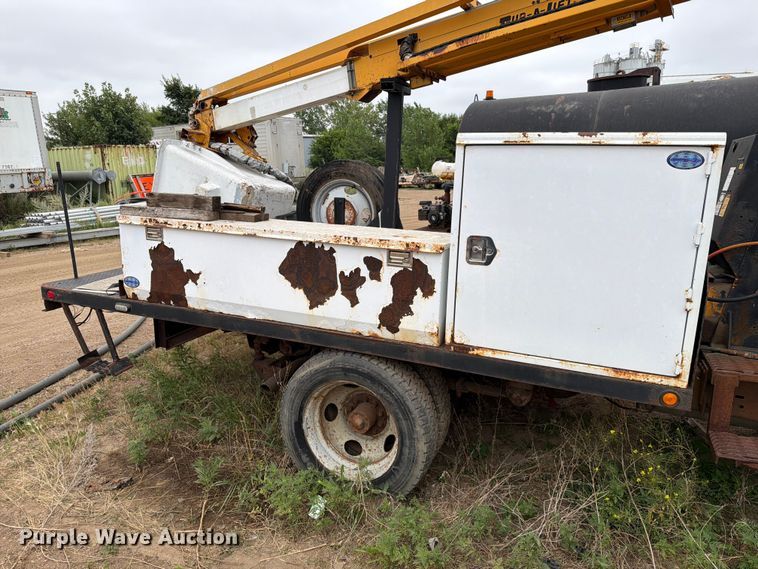 image for item ER1913 1994 GMC 3500HD bucket truck