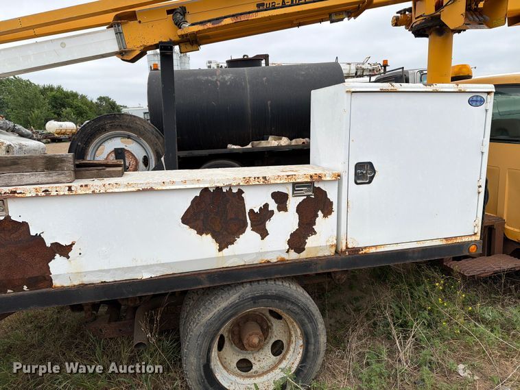 image for item ER1913 1994 GMC 3500HD bucket truck