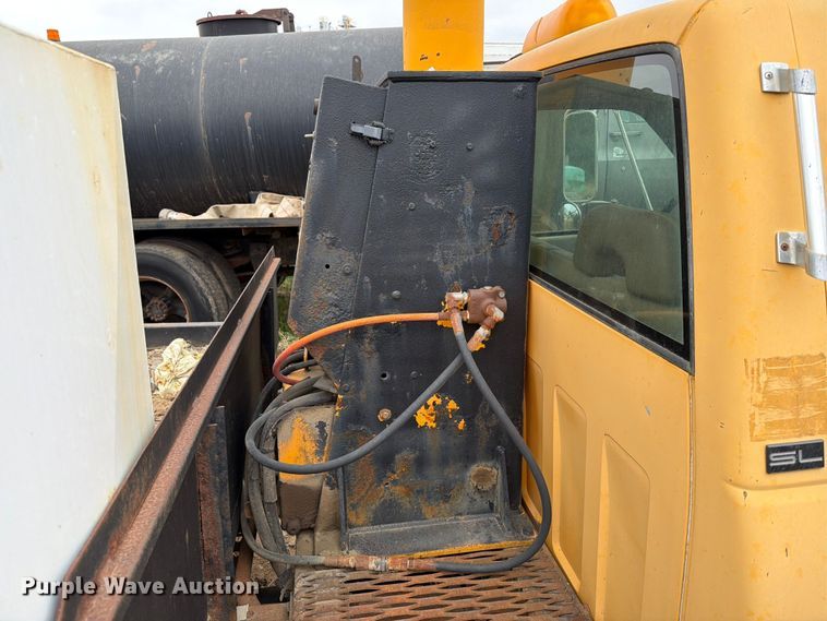 image for item ER1913 1994 GMC 3500HD bucket truck