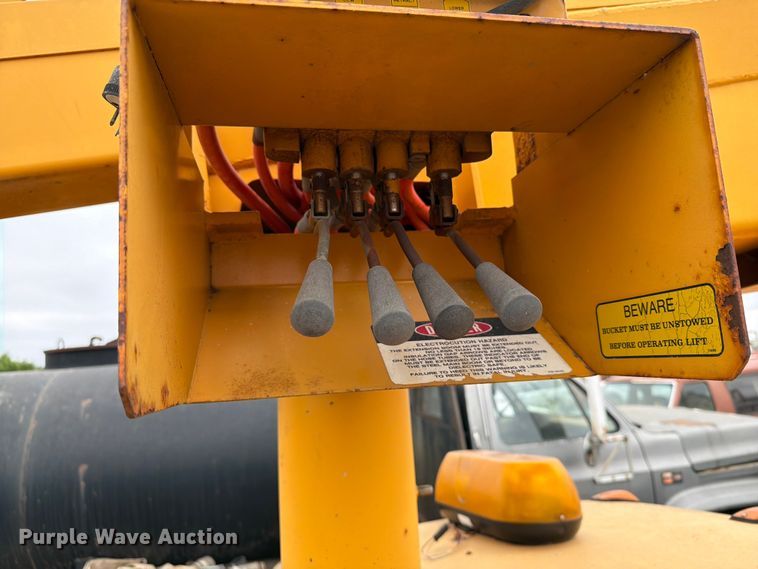 image for item ER1913 1994 GMC 3500HD bucket truck