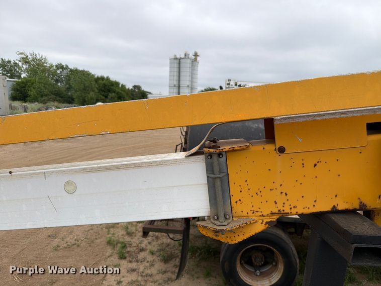 image for item ER1913 1994 GMC 3500HD bucket truck