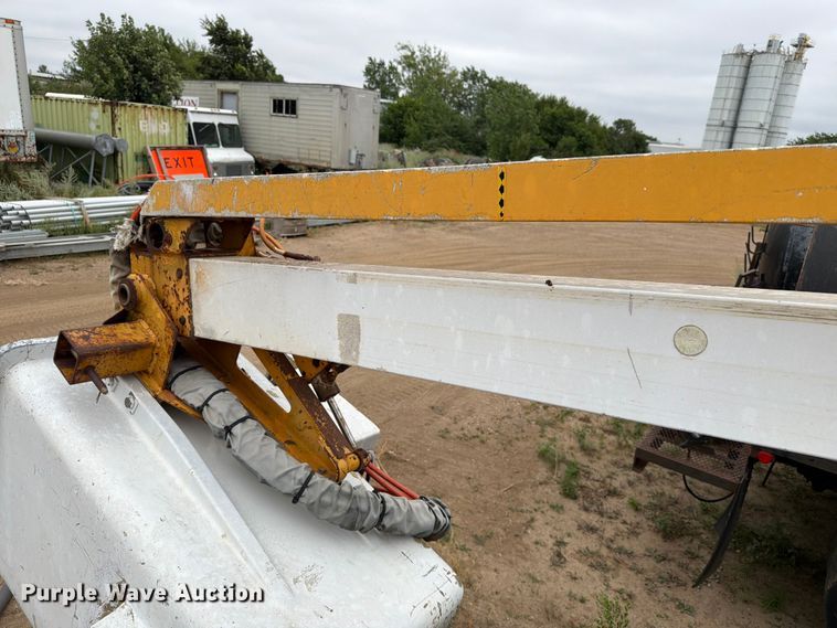 image for item ER1913 1994 GMC 3500HD bucket truck