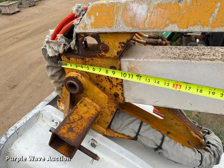 image for item ER1913 1994 GMC 3500HD bucket truck