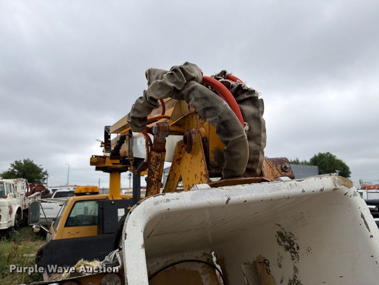 image for item ER1913 1994 GMC 3500HD bucket truck