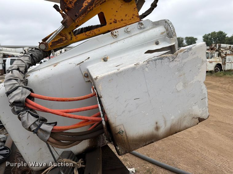 image for item ER1913 1994 GMC 3500HD bucket truck