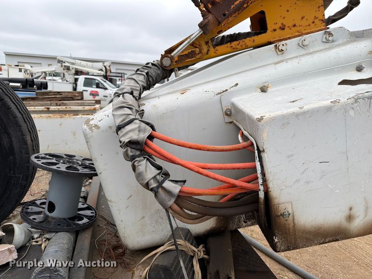 image for item ER1913 1994 GMC 3500HD bucket truck