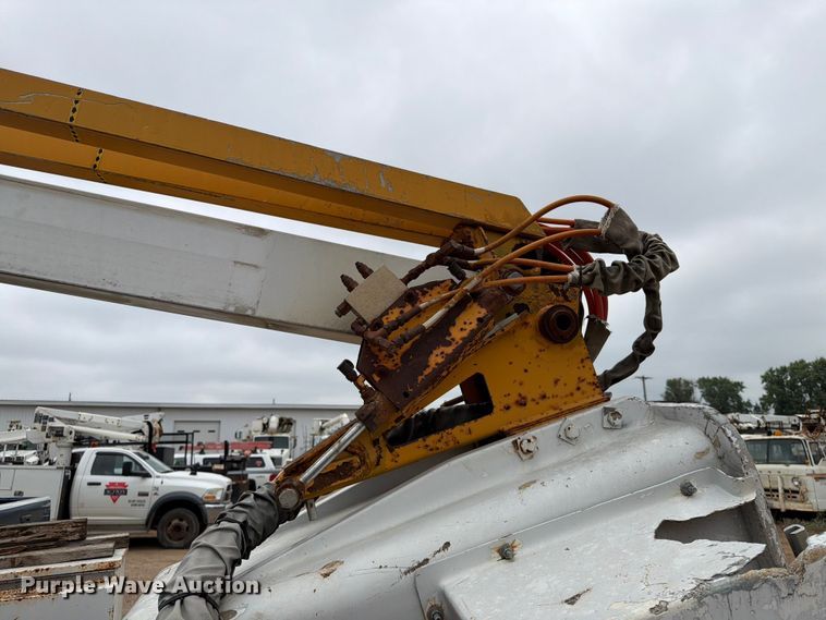 image for item ER1913 1994 GMC 3500HD bucket truck