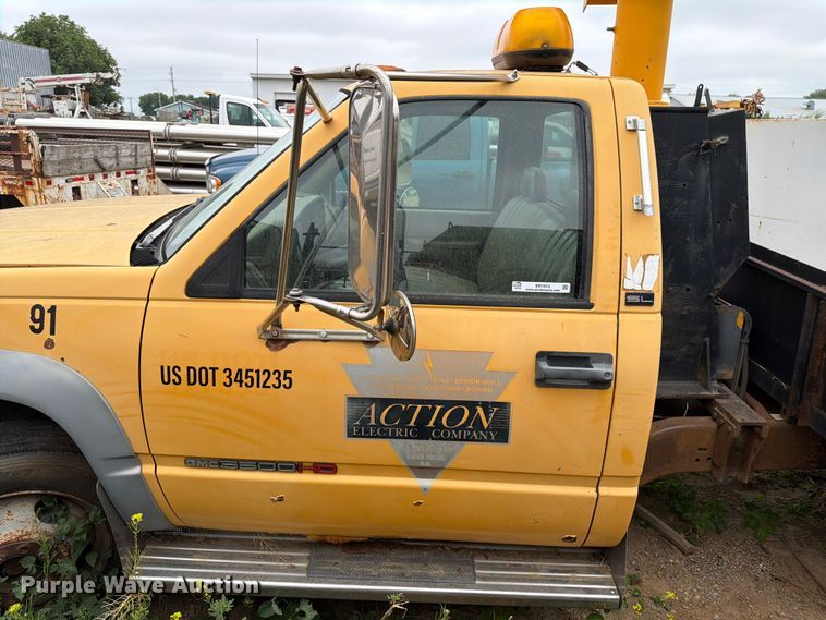 image for item ER1913 1994 GMC 3500HD bucket truck