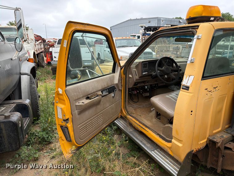 image for item ER1913 1994 GMC 3500HD bucket truck