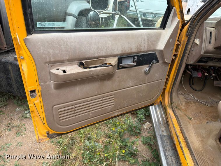 image for item ER1913 1994 GMC 3500HD bucket truck