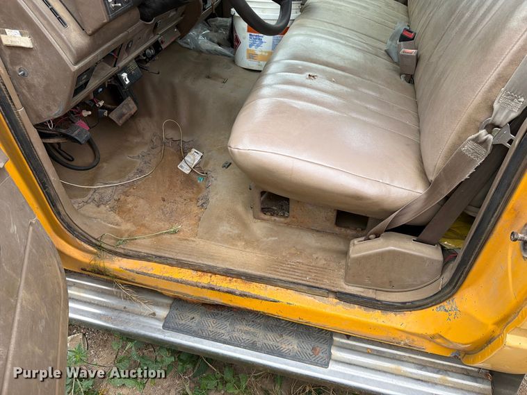 image for item ER1913 1994 GMC 3500HD bucket truck