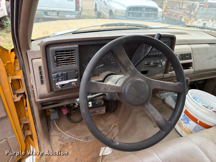 image for item ER1913 1994 GMC 3500HD bucket truck