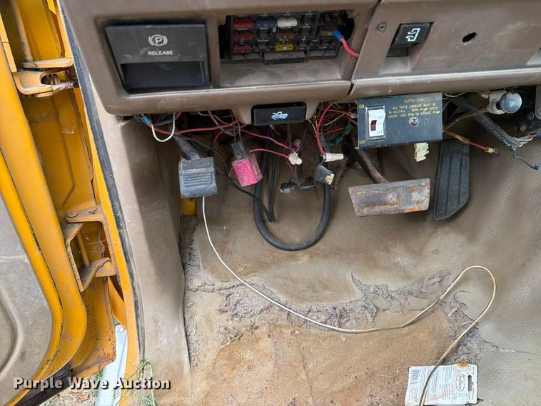 image for item ER1913 1994 GMC 3500HD bucket truck