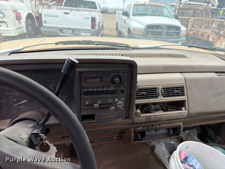 image for item ER1913 1994 GMC 3500HD bucket truck