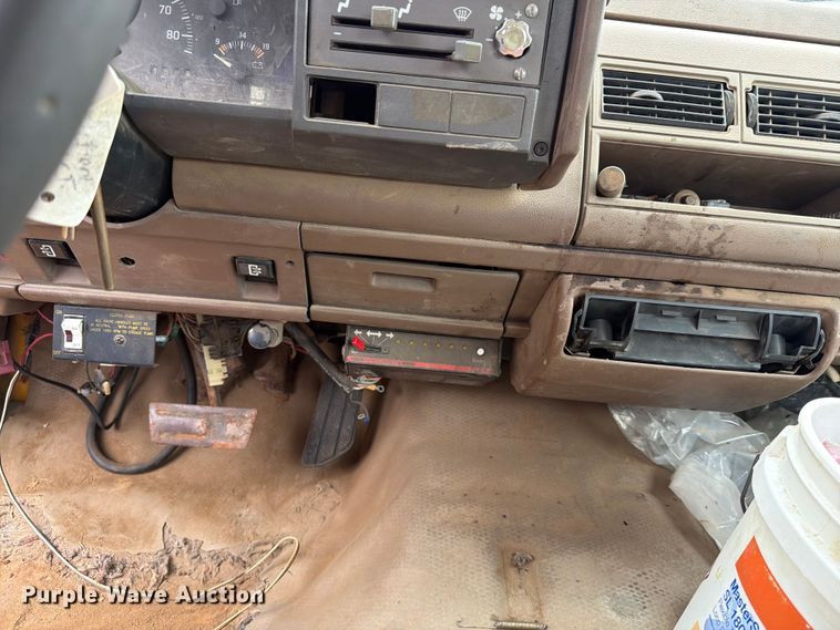image for item ER1913 1994 GMC 3500HD bucket truck