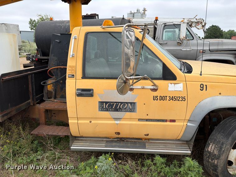 image for item ER1913 1994 GMC 3500HD bucket truck