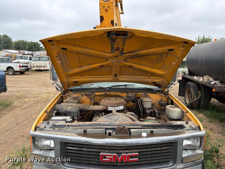 image for item ER1913 1994 GMC 3500HD bucket truck