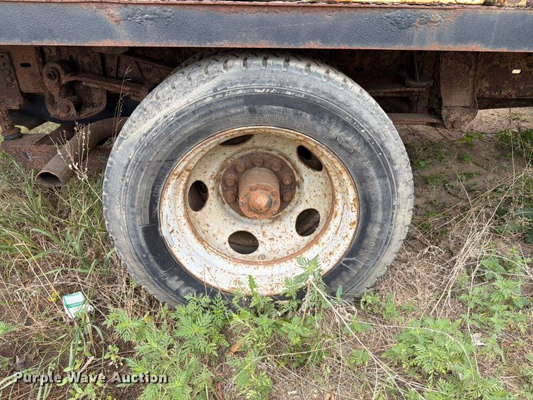 image for item ER1913 1994 GMC 3500HD bucket truck