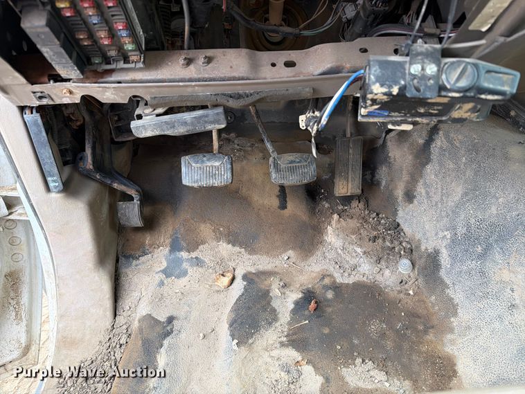 image for item ER1917 2000 Ford F250 Super Duty Crew Cab dump flatbed pickup truck