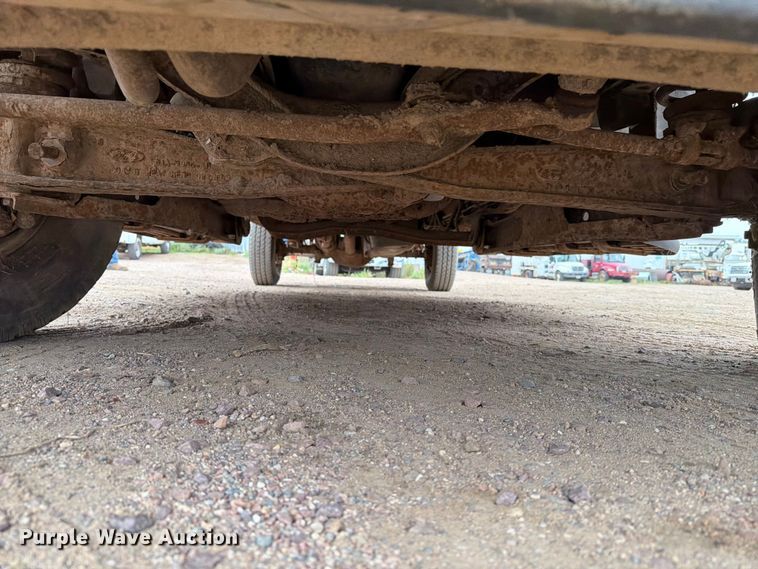 image for item ER1917 2000 Ford F250 Super Duty Crew Cab dump flatbed pickup truck
