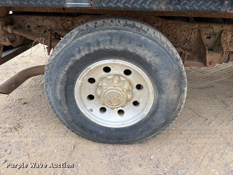 image for item ER1917 2000 Ford F250 Super Duty Crew Cab dump flatbed pickup truck