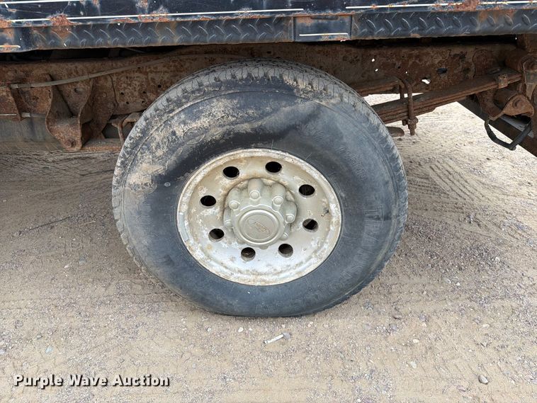 image for item ER1917 2000 Ford F250 Super Duty Crew Cab dump flatbed pickup truck