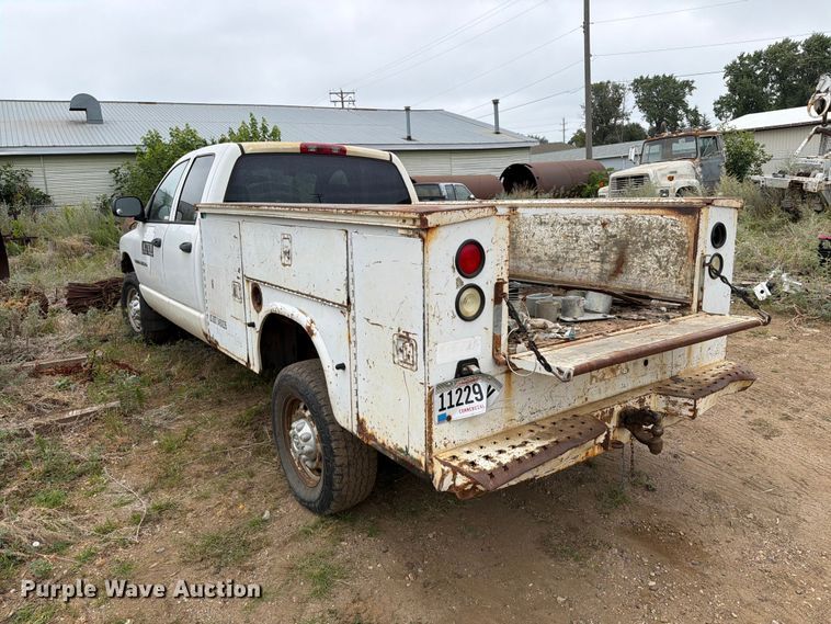 image for item ER1920 2003 Dodge Ram 3500 Ext. Cab utility bed pickup truck