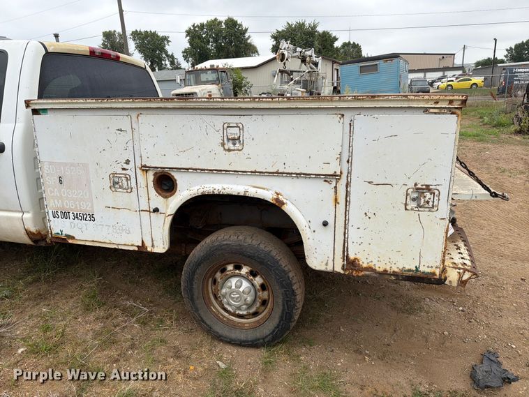 image for item ER1920 2003 Dodge Ram 3500 Ext. Cab utility bed pickup truck