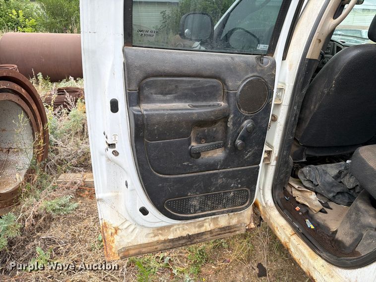 image for item ER1920 2003 Dodge Ram 3500 Ext. Cab utility bed pickup truck