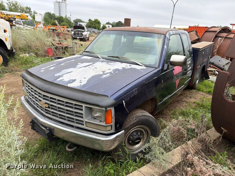 1993 Chevrolet 2500 Ext. Cab utility bed pickup truck