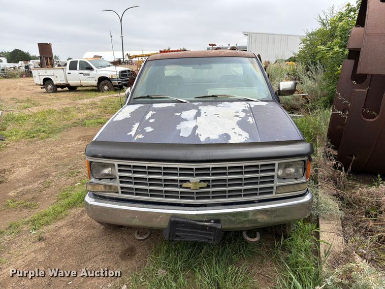 image for item ER1921 1993 Chevrolet 2500 Ext. Cab utility bed pickup truck