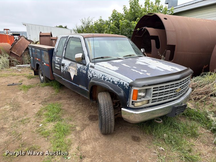 image for item ER1921 1993 Chevrolet 2500 Ext. Cab utility bed pickup truck