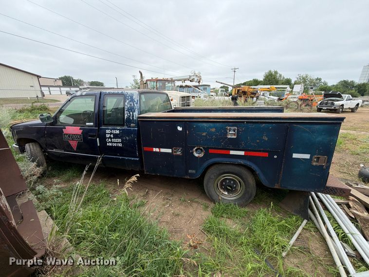 image for item ER1921 1993 Chevrolet 2500 Ext. Cab utility bed pickup truck