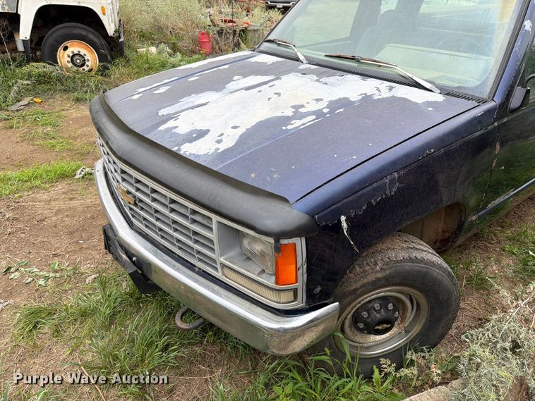 image for item ER1921 1993 Chevrolet 2500 Ext. Cab utility bed pickup truck