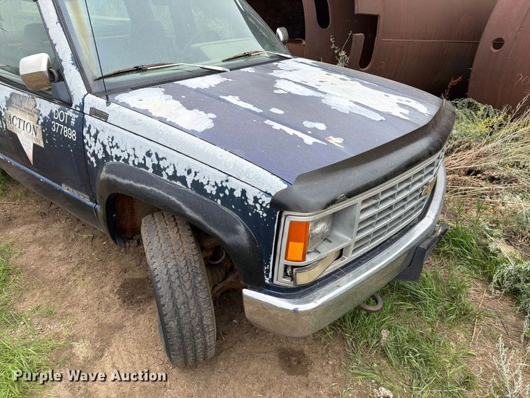 image for item ER1921 1993 Chevrolet 2500 Ext. Cab utility bed pickup truck