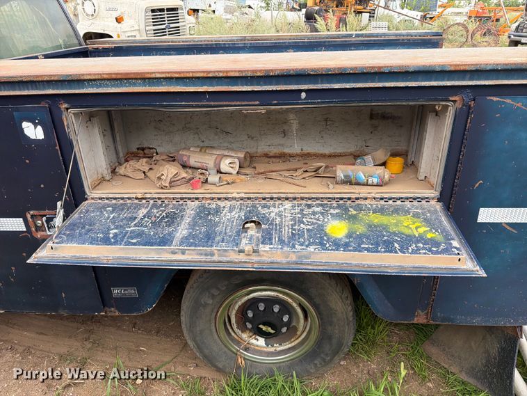 image for item ER1921 1993 Chevrolet 2500 Ext. Cab utility bed pickup truck