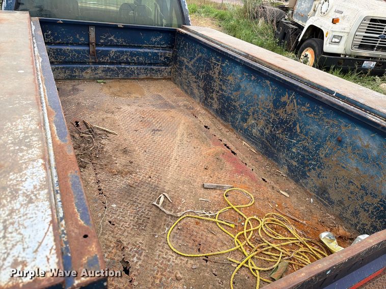 image for item ER1921 1993 Chevrolet 2500 Ext. Cab utility bed pickup truck