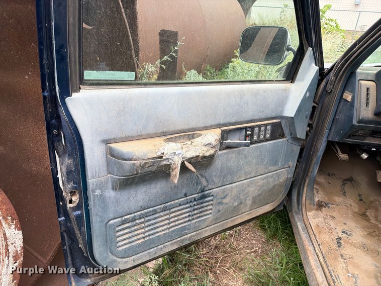 image for item ER1921 1993 Chevrolet 2500 Ext. Cab utility bed pickup truck